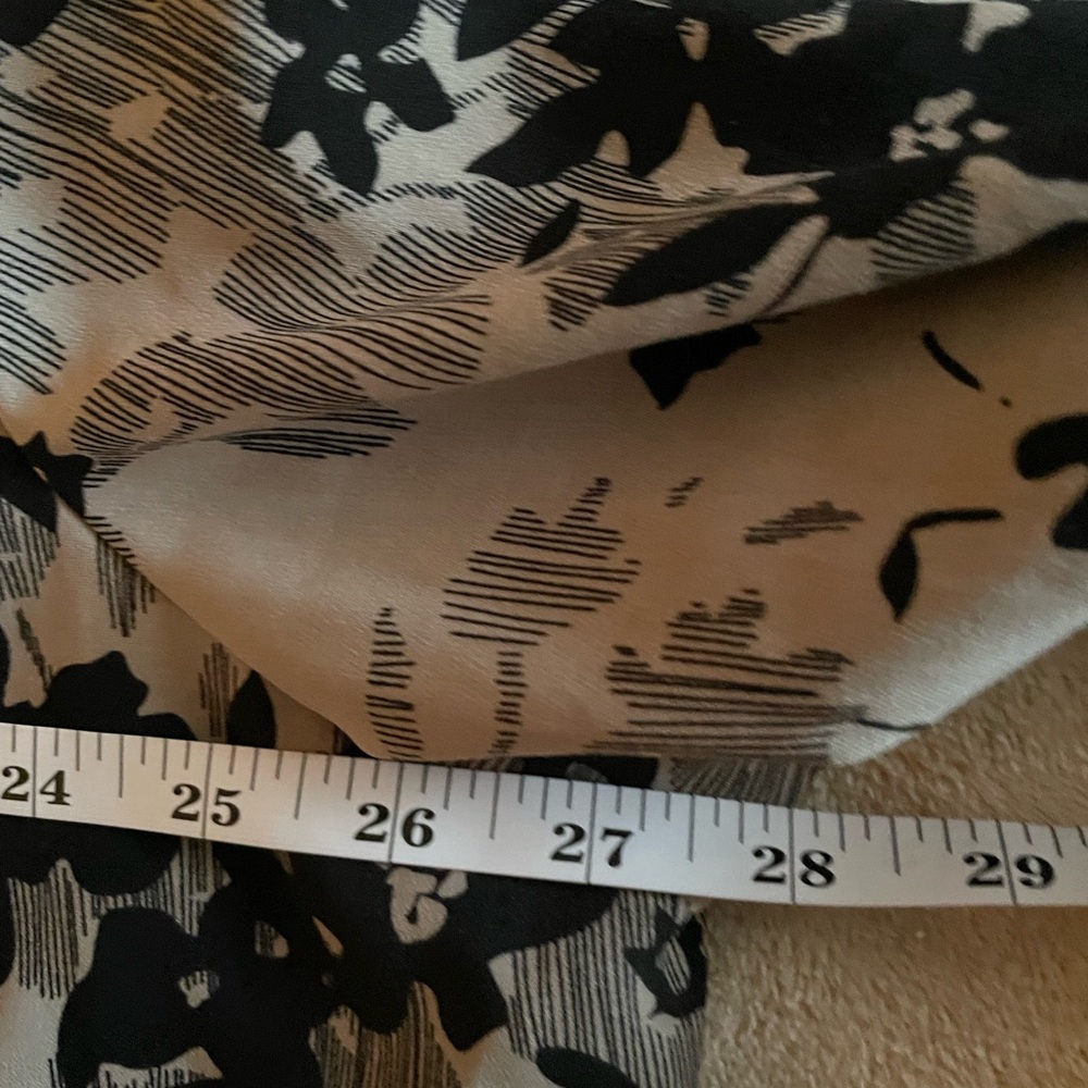 Women’s Maggie Barnes Black and Taupe Floral Tunic Plus Size 22/24W - Picture 5 of 6